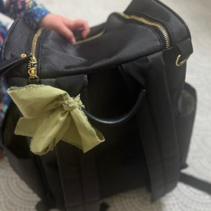 Here’s What You Should Do If You Ever See A Woman With A Ribbon Tied To Her Bag