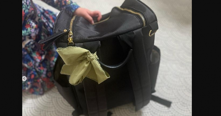 Here’s What You Should Do If You Ever See A Woman With A Ribbon Tied To Her Bag