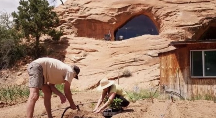 One American man spent 25 years digging a house in a cave and boasted of the final result