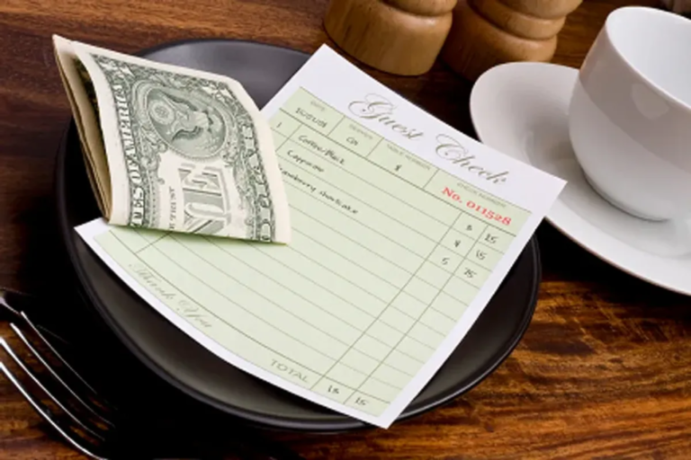 Waiter served teens, got $3.28 tip. Later, surprise note arrives