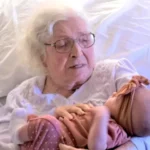 In an incredible six-generational shot, a 98-year-old Kentucky woman with over 230 great-great-grandchildren sees her great-great-great-grandchild for the first time.