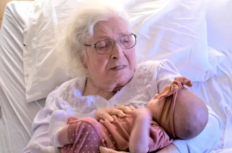 In an incredible six-generational shot, a 98-year-old Kentucky woman with over 230 great-great-grandchildren sees her great-great-great-grandchild for the first time.