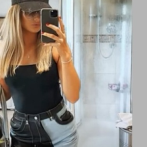 Woman Posts Bathroom Selfie, Takes It Down Soon After Noticing ‘Embarrassing’ Reflection