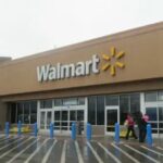 Mom find son kneeling to pray in Walmart