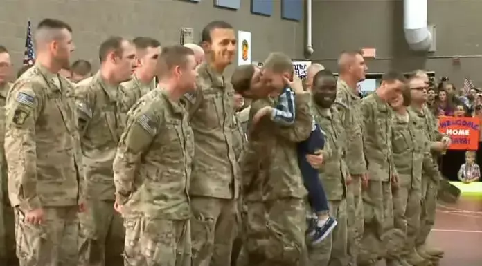 3 Yr Old Hasn’t Seen Soldier Mom For 9 Months, lgnores Military Rules and Runs To Mom