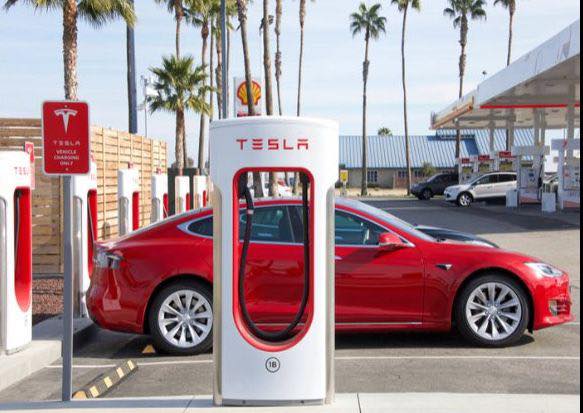 Tesla Driver’s Jaw-Dropping Electric Bill After 12 Months Sparks Huge Reaction