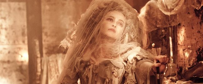 The bride wore a wedding dress for 35 consecutive years and waited for her lover