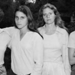 These four sisters photographed together every year for 40 years. Watch the powerful transformation they went through