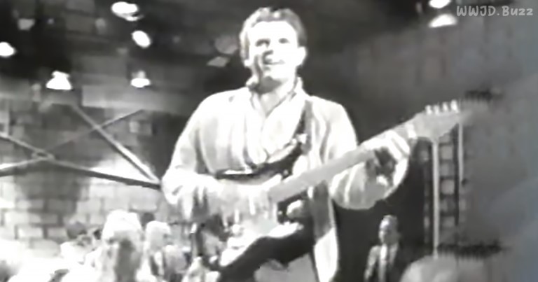 In 1964, Del Shannon Appeared Onstage To Sing One Of His Most Famous Songs. Do You Recall It?