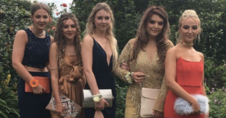 This Prom Photo Is Causing An Online Frenzy,Can You Spot Why?