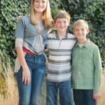 My Parents Abandoned Me and My Siblings When I Was 15 — Years Later They Came At My Door Smiling