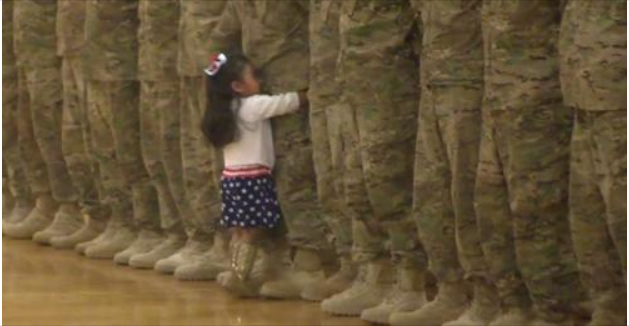 Little girl interrupts troop’s homecoming ceremony to give her dad a hug