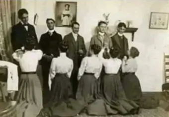 Shocking Story, This is what wifes had to do in front of public in 1900’s