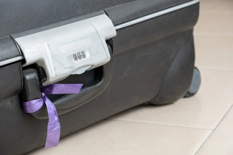 Baggage handler reveals why you should never tie a ribbon on your luggage