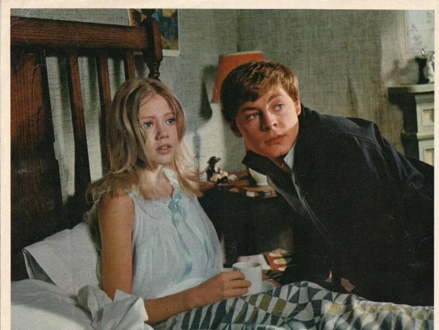 (VIDEO)This Iconic Scene Is Not Edited. Try Not To Gasp When You Look Closer At The Family Way (1966) Wedding Night