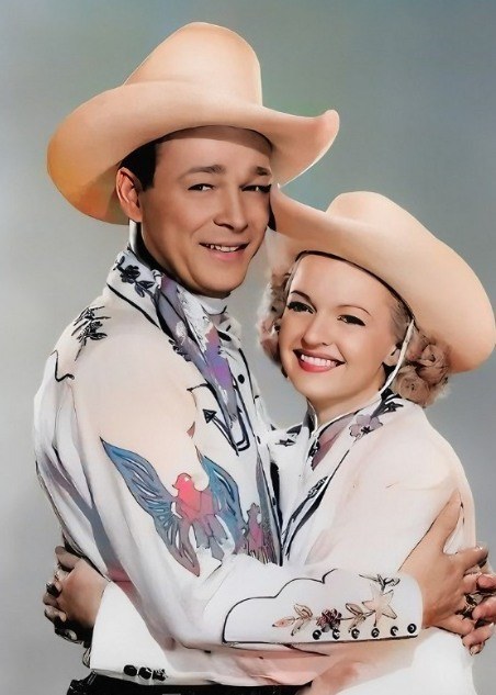 “Ageless Charm: Roy Rogers Captivates Hearts with Enduring Handsomeness”