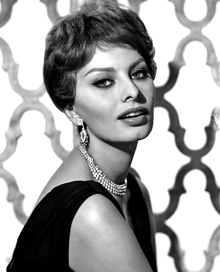 “Sophia Loren: Aging Gracefully and Stylishly – A Surprising Fashion Evolution”