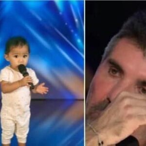 This is a rare miracle in history. The little boy is only 1 year old and sings so well on stage that the jury is moved to tears.