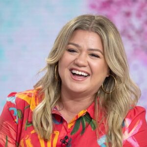 Kelly Clarkson Openly Supports Spanking As A Means Of Parenting, Sees “Nothing Wrong”