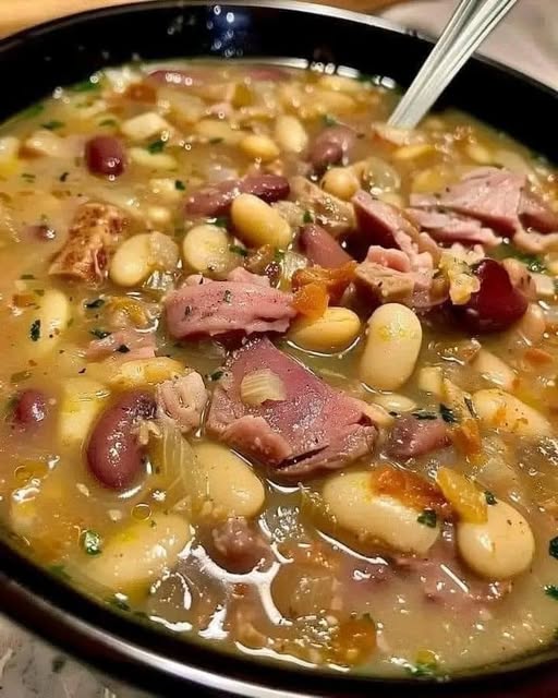 WOULD YOU EAT THIS BEAN AND HAM HOCK SOUP? 🍲