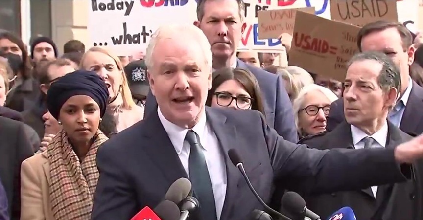 DEMOCRATS LEAD PROTESTERS INTO THE USAID BUILDING – COPS SHOW UP